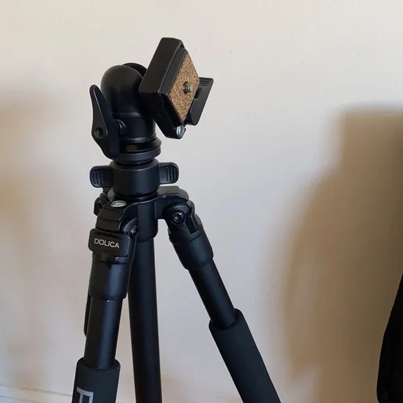 🪞 dolica proline media tripod adjustable with carry pouch